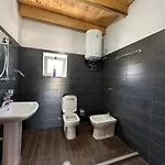 Bed & Breakfast Shtepi Druri Arber Voskopojë