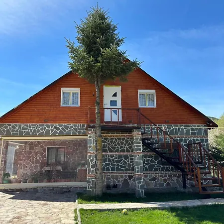 Bed & Breakfast Shtepi Druri Arber