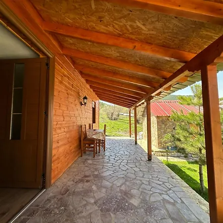 Bed & Breakfast Shtepi Druri Arber Voskopojë