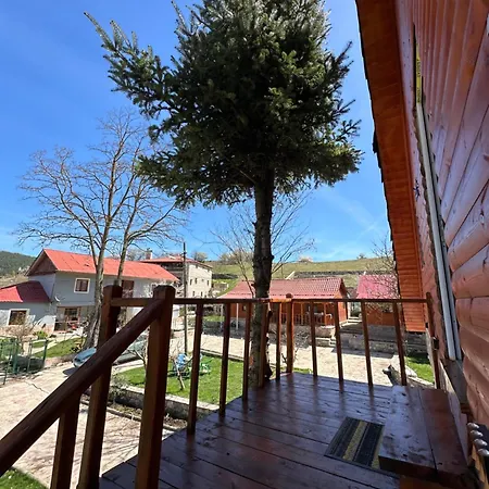 فندق مبيت وإفطار Shtepi Druri Arber