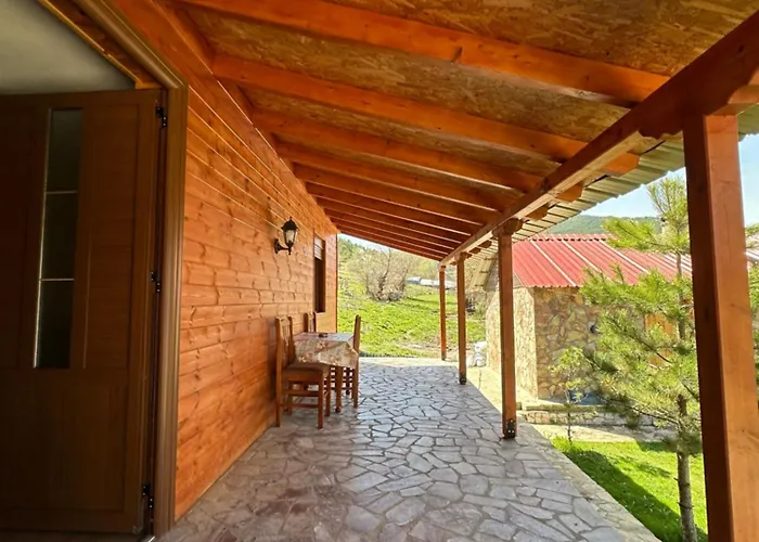 Bed & Breakfast Shtepi Druri Arber Voskopojë