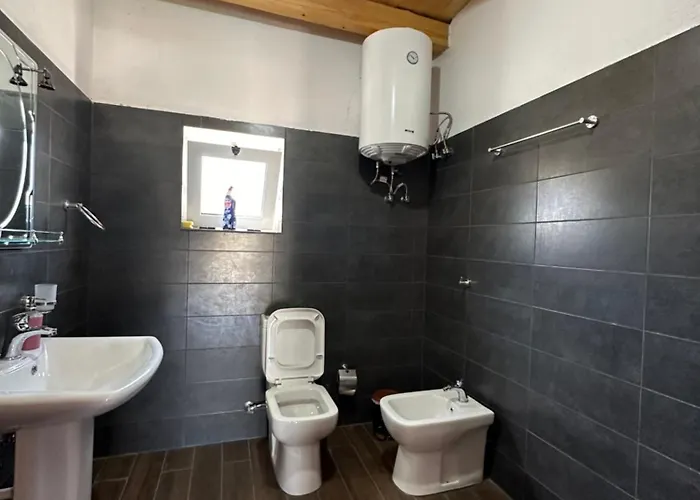 Bed & Breakfast Shtepi Druri Arber Voskopojë